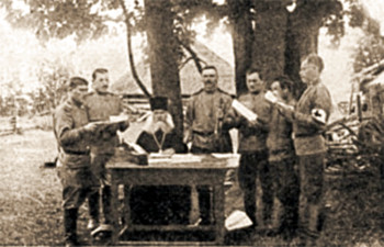 Иеромонах о. Евтихий (Тулупов) с воинами 289-го Коротоякского полка