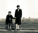 Марина Цветаева с сыном Георгием. Версаль