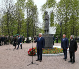 Памятник Ольге Берггольц в Санкт-Петербурге