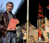 Житель Иркутска собрал библиотеку из макулатуры