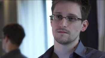 29-летний Эдвард Сноуден, бывший сотрудник ЦРУ, проживающий сейчас в Гонконге