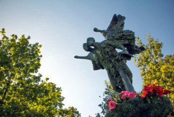 Памятник Осипу и Надежде Мандельштам