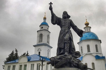 Памятник священнику Василию Васильковскому