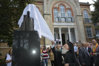 Патриарх Варфоломей открыл памятник самому себе