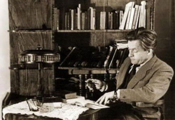 Ярослав Галан в своем кабинете. 1947 г.