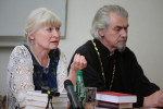 Олеся Николаева и протоиерей Владимир Вигилянский. Фото Юлии Ракиной